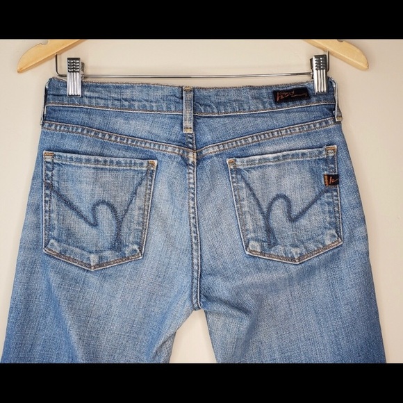Washed blue jeans - Picture 4 of 7